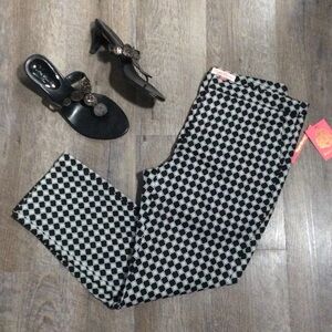 English Laundry Black Geo Capris NWT Size 6